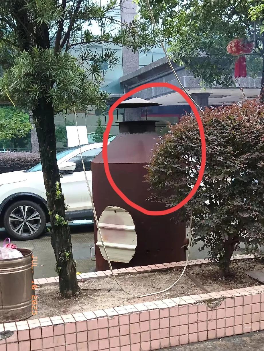 不知道是不是玄学，我老板福建人，厂里供了关二爷，每天都会拜。每月初一、十五、十六