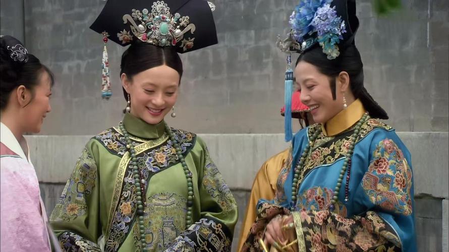 《甄嬛传》里，敬嫔其实是个善良的人，甄嬛被皇上宠幸，她不仅不吃醋，反而还帮她。