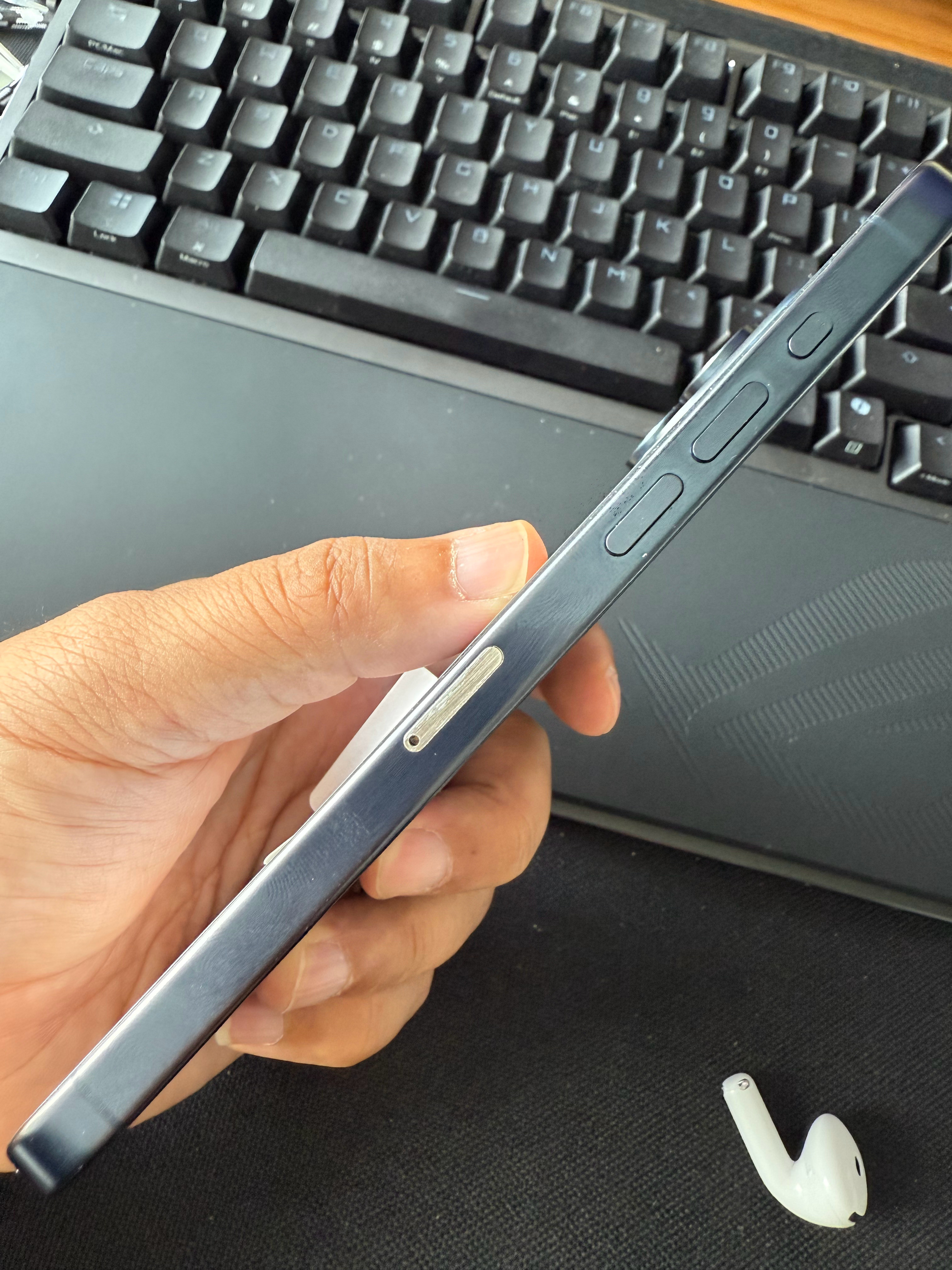 卡托都掉漆，我也是第一次见，当然只会出现在iPhone15ProMax上。