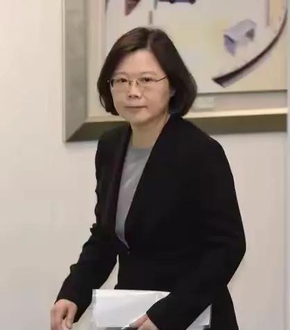 蔡英文罕见发声："我是台湾人并没有错，我是中国人，因为我是念中国书长大的，受的是
