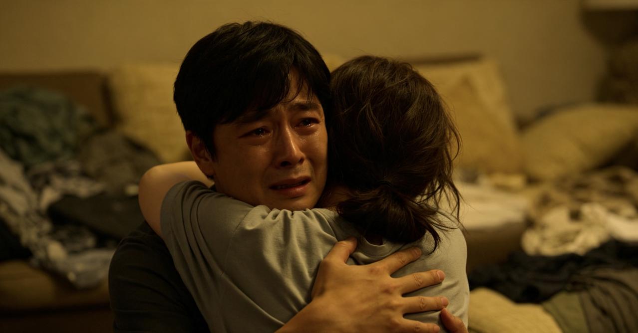 我妈打了怀孕5个月的老婆3耳光，我沉默了30秒，直接走到我爸跟前：爸，你收拾收拾