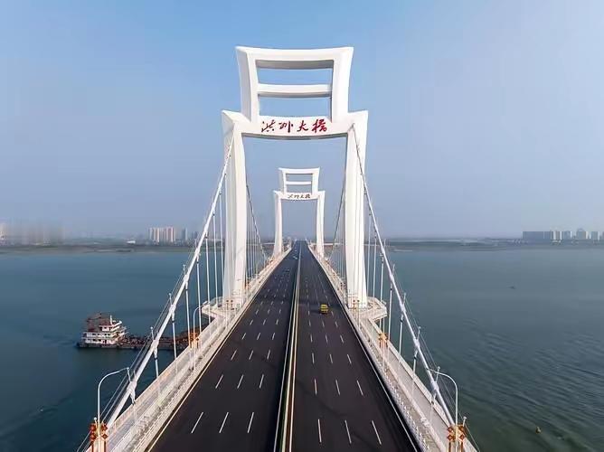 南昌市洪州大桥基本概况洪州大桥是南昌第九座跨赣江大桥，城市快速路特大桥。