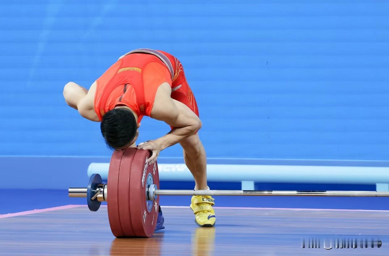 【🏅每一克重量，都是千针之痛｜石智勇用伤痕铸就传奇】当石智勇在第十五届全运