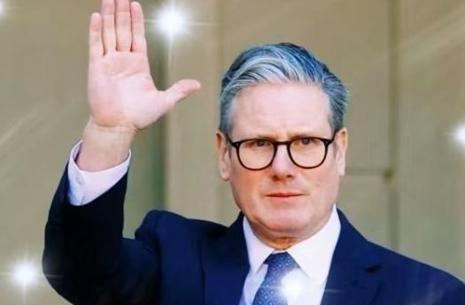 英国首相终于当着全世界的面，把那句心里话给说出来了。他说，中国，是世界三大强国之