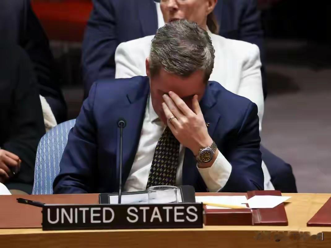 局面一边倒！联合国爆发交锋，中俄罕见“2打1”，美国遭围攻，12月23日，联