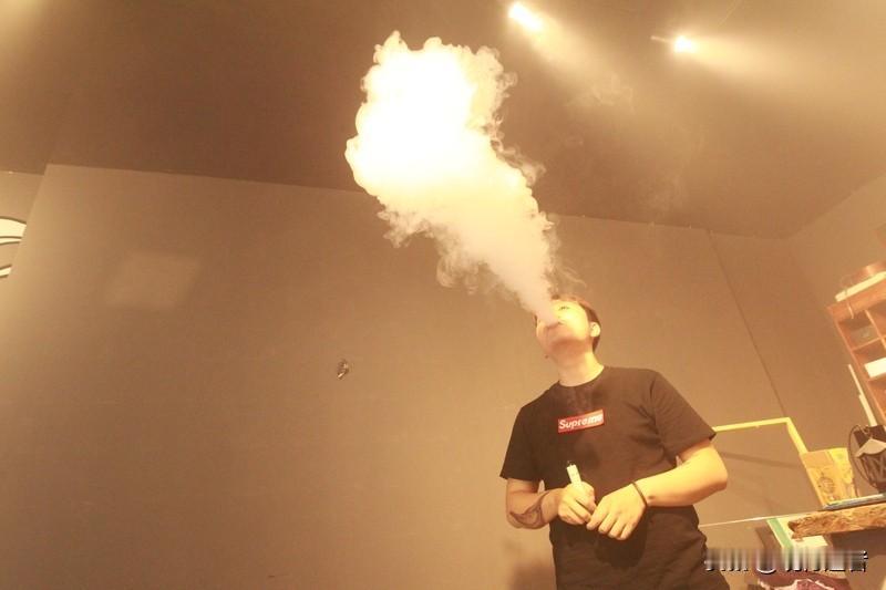 戒烟后的重生：一位35岁男子的蜕变之旅当大连的谢先生掐灭人生最后一支香烟时，