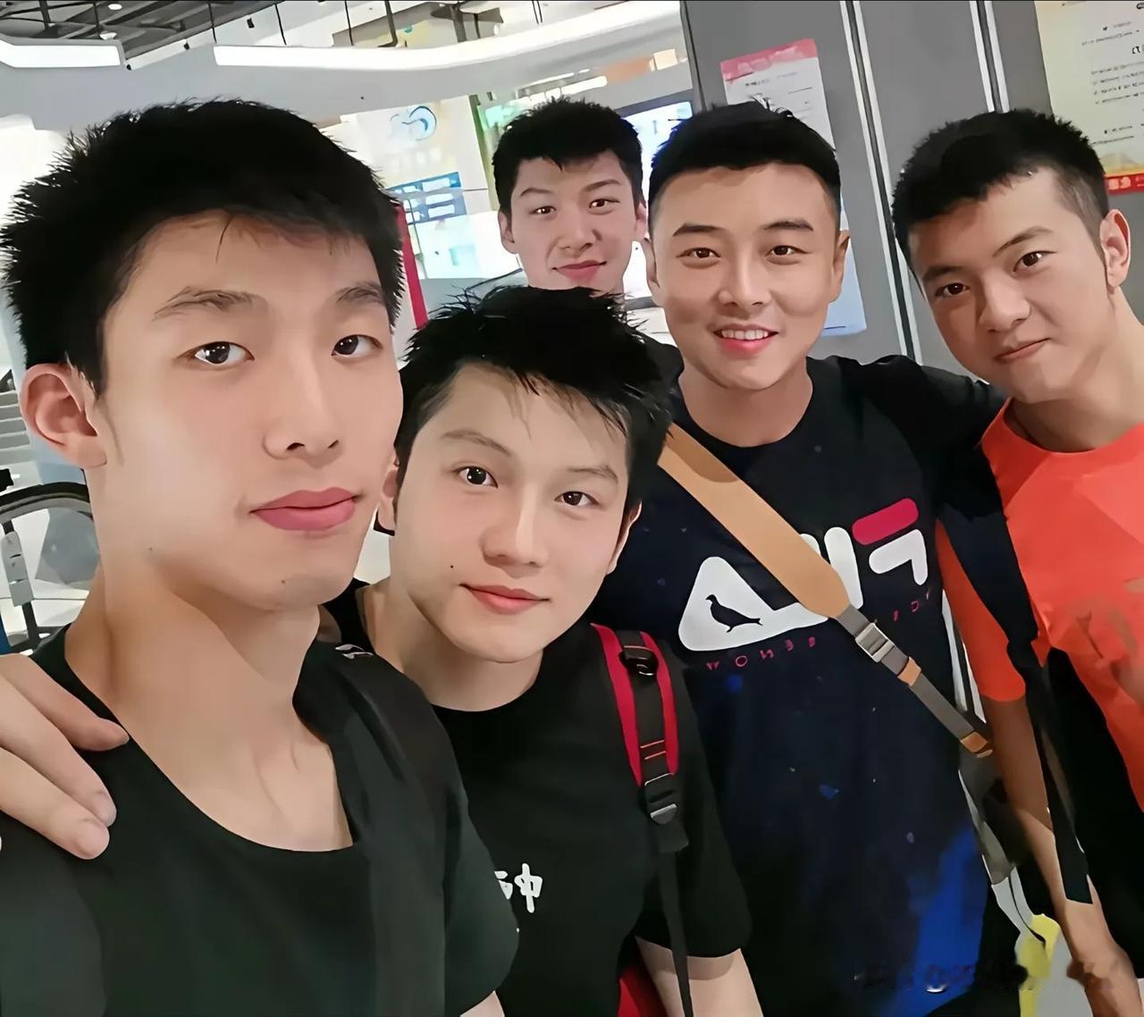 樊振东刚从德国回来，新的商务代言就官宣了，真是可喜可贺。1月26日，樊正东官