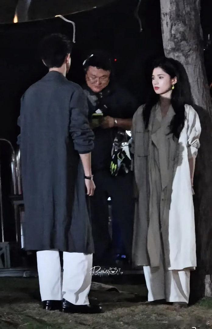 这么一看李现是不是不适合大衣啊