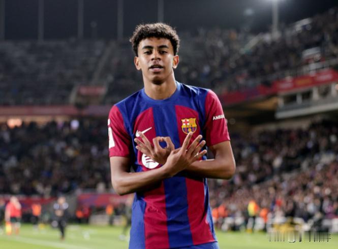 巴萨怎么逆转的？答案就是靠后卫进俩头球！上半场巴萨在诺坎普踢得很憋屈，还被法兰