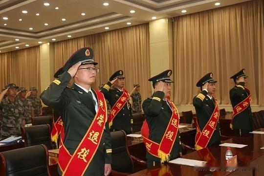 军官转业和自主择业，哪个更好？首先需要明确一个关键政策变化：“自主择业”政策已于