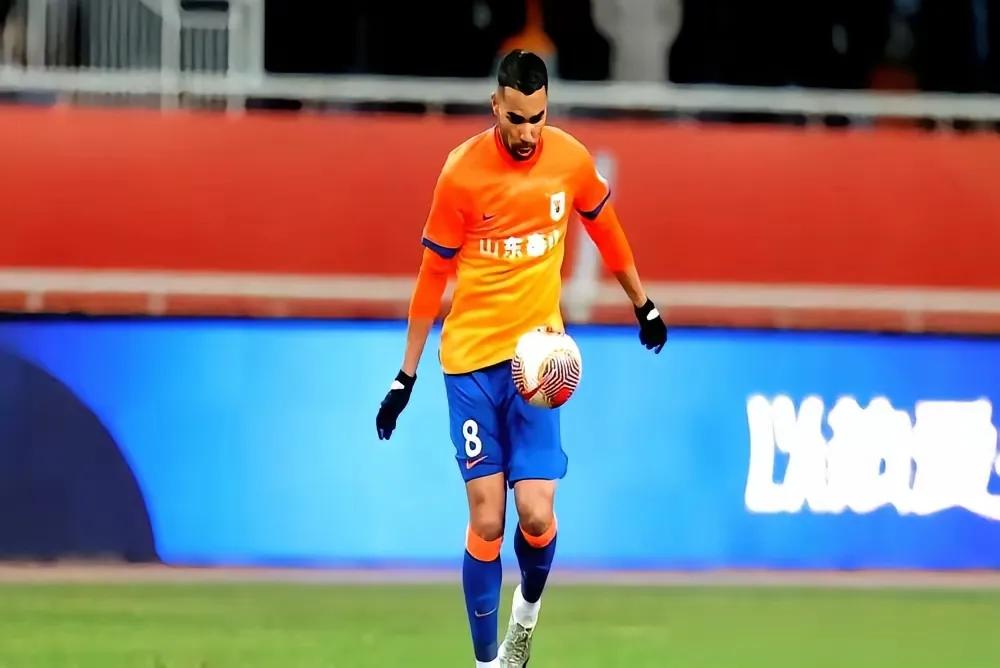 对德尔加多的新位置大家有没有期待。与宁波的热身赛，新的外援中卫没有出场，后腰位