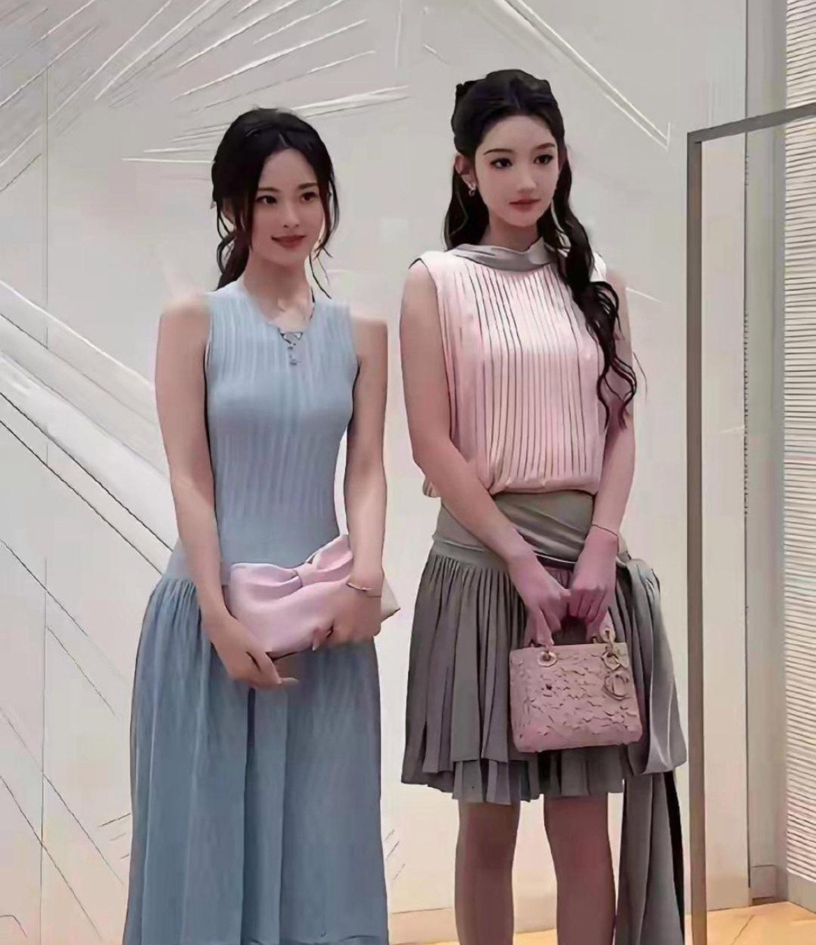王玉雯和路人拍照，差别立马显现出来，果然明星就是明星啊