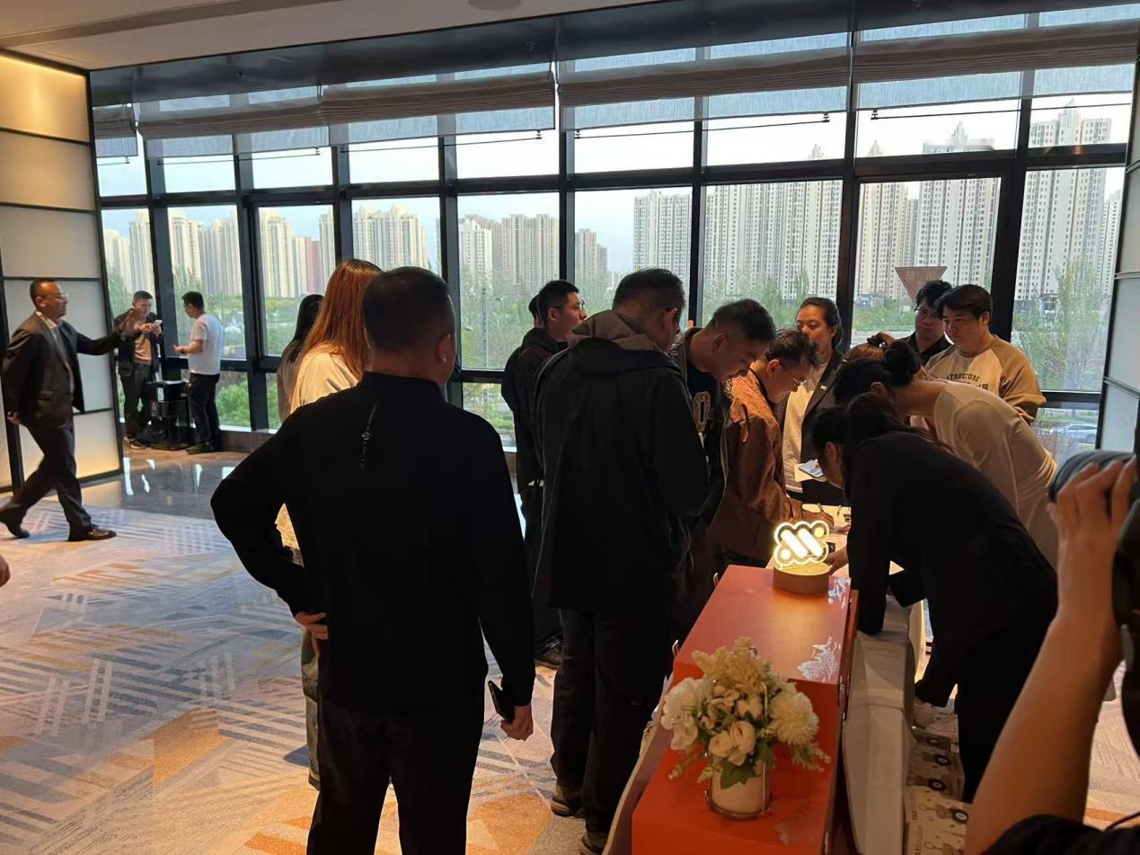 60分钟大定8000台，发布会刚结束就买车，冲动吗？我觉得他们其实很理性。这80