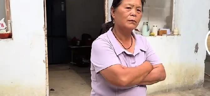 搞不懂为什么阿杜妈妈那么爱吃鸡子？雨露领着三个孩子在家，想着阿杜不好好做饭，