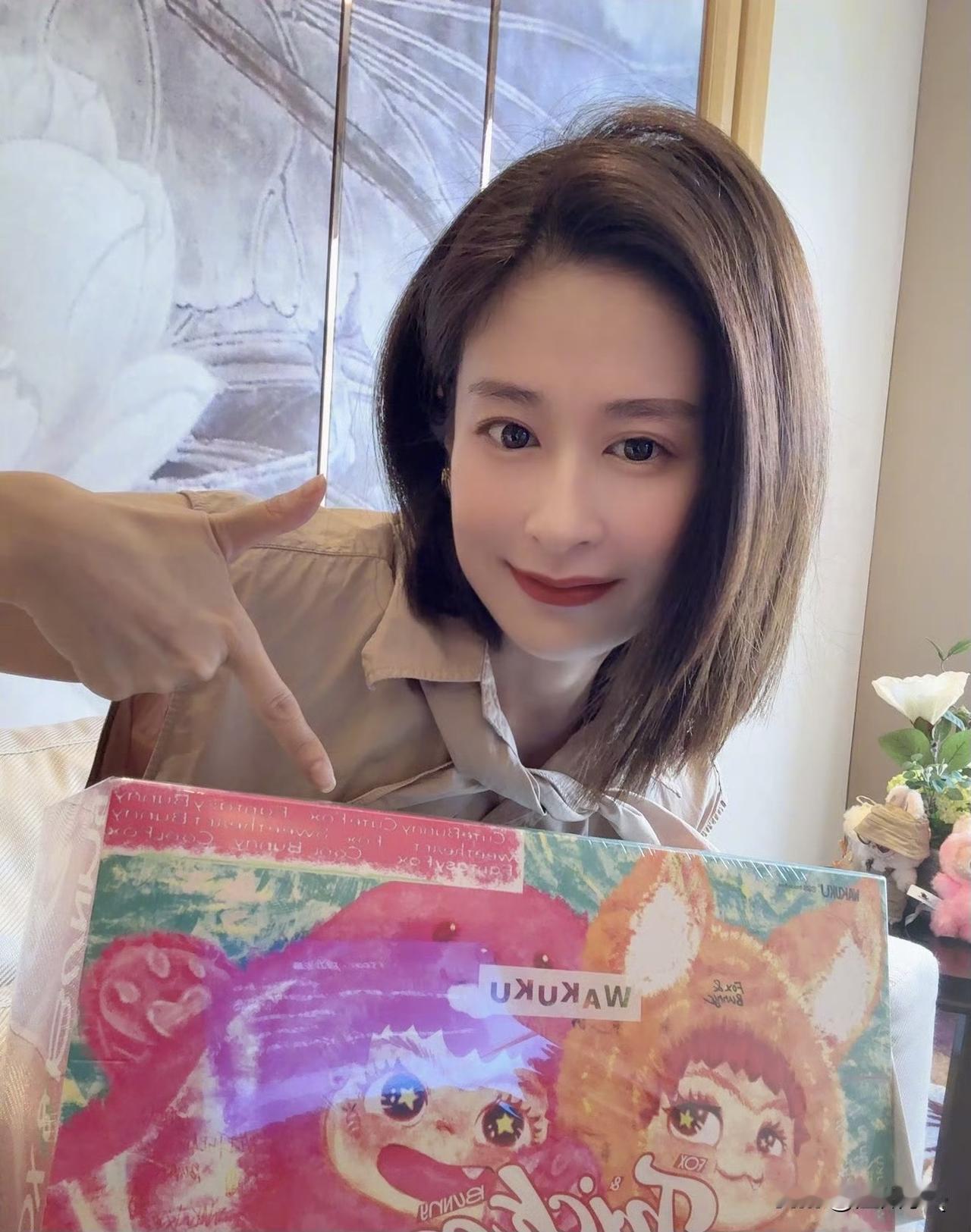 虞书欣真大方，而且办事很有效率。近日颖儿沉迷拆盲盒，有刚巧在虞书欣的朋友圈看