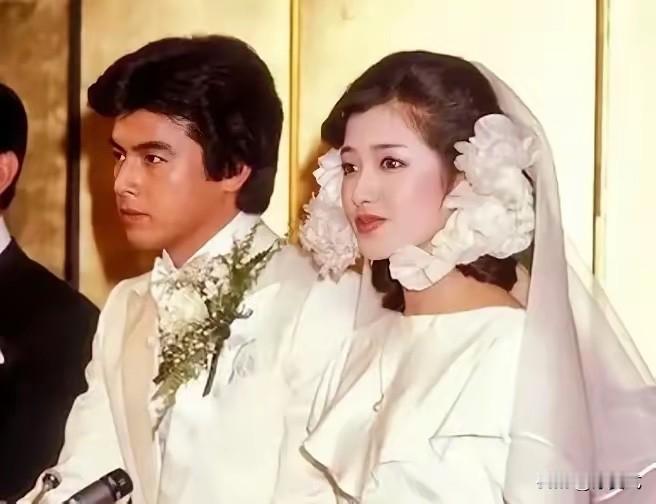 山口百惠其实才是超级狠人，因为她不会容忍男人一直不给婚约，也不会和有妇之夫纠缠不