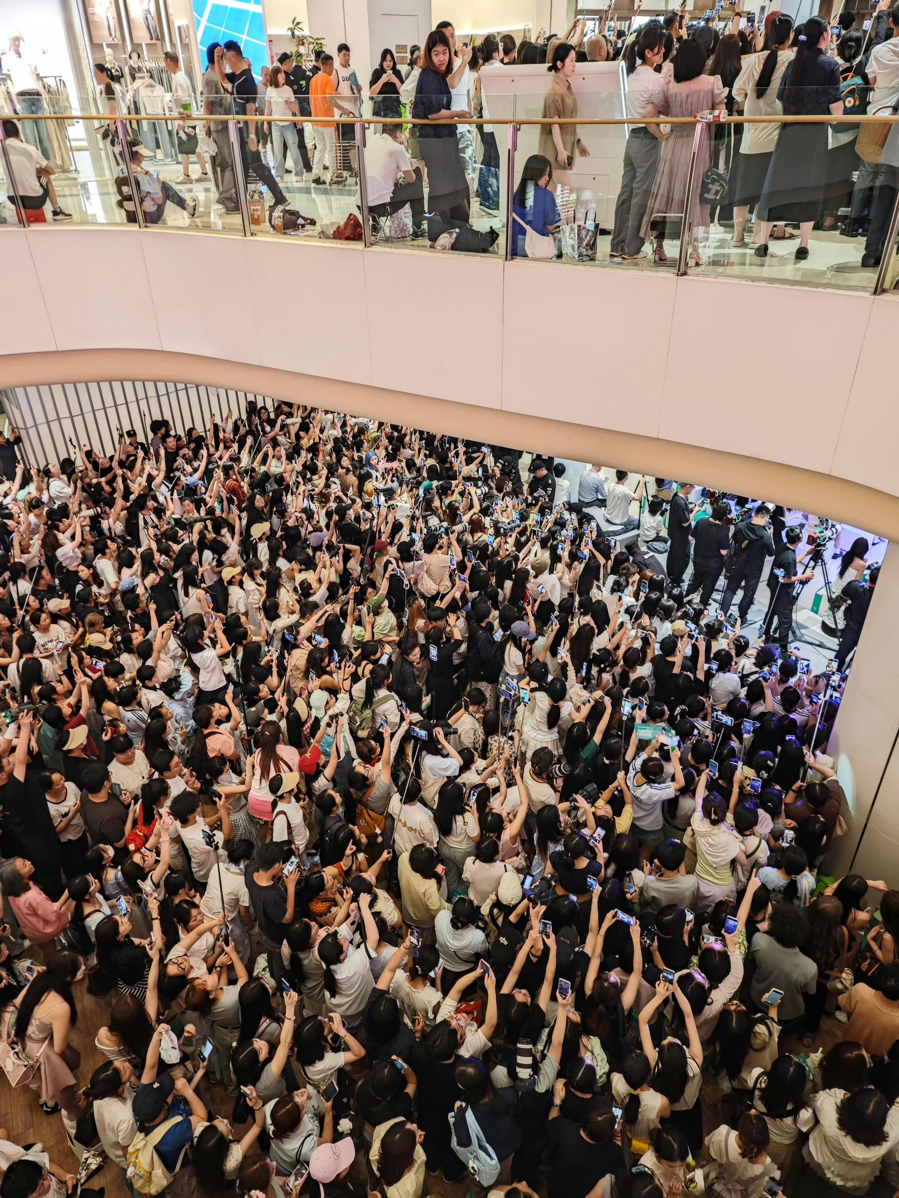 丁禹兮今年已官宣8个代言步履不停，稳扎稳打！丁禹兮年度8大代言官宣就位，优质选