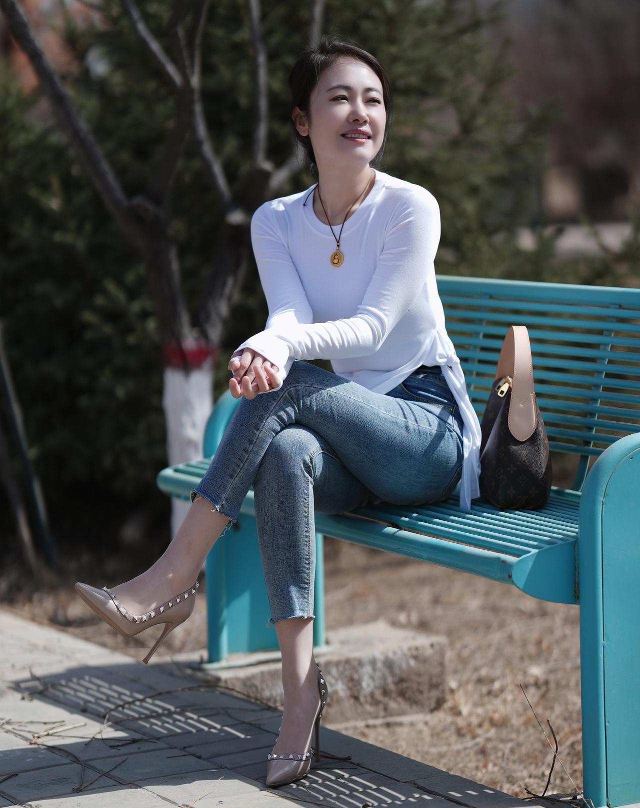 光聚一处才照得清瓷纹，能量散了，手艺就飘了。