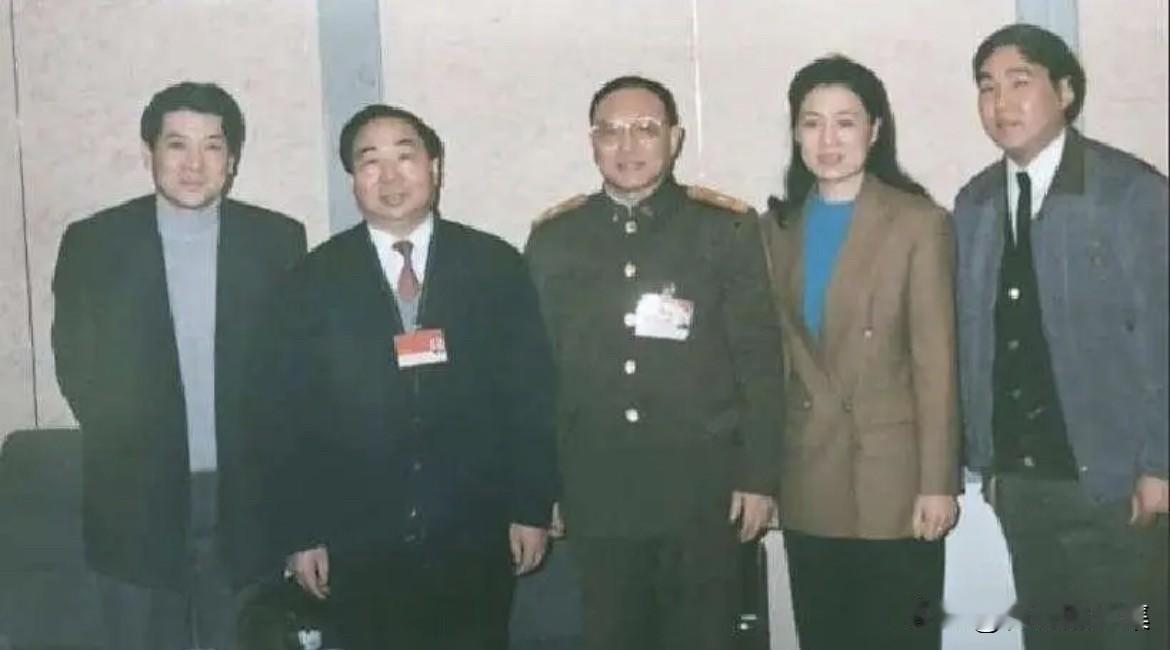 1996年初春，京西宾馆，原中共江苏省委书记陈焕友与原总参管理局局长兼京西宾馆董