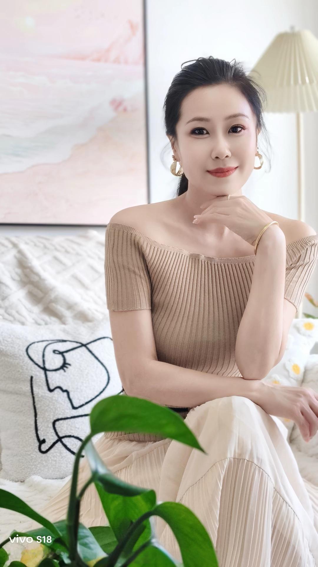 御姐穿搭👡女人如何穿出含蓄的性感?雅致气质穿搭分享