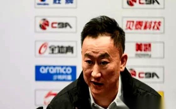 “再守不住，我明天就得去找丁伟应聘了。”中场休息，一个教练，对着一群二十出头的