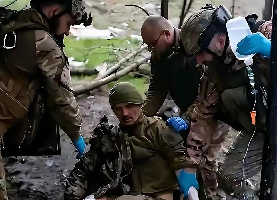 就在昨日！俄国防部称：红军城部分乌军已开始投降！​11月1日，俄罗斯国防