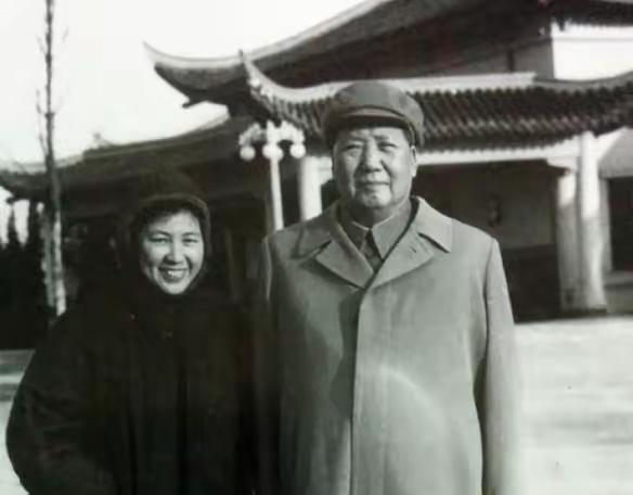 1976年10月，谢静宜被撤销一切职务，接受隔离审查。在审查的过程中，她的认错态