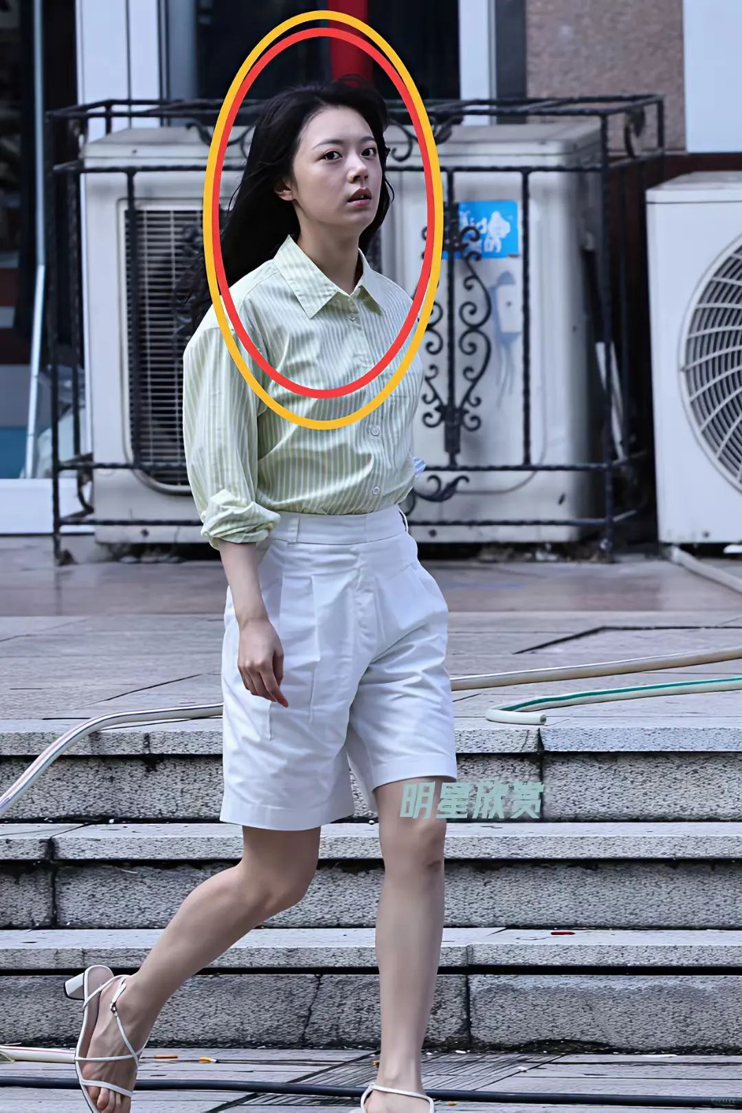 人美，连脚丫子都这么美。