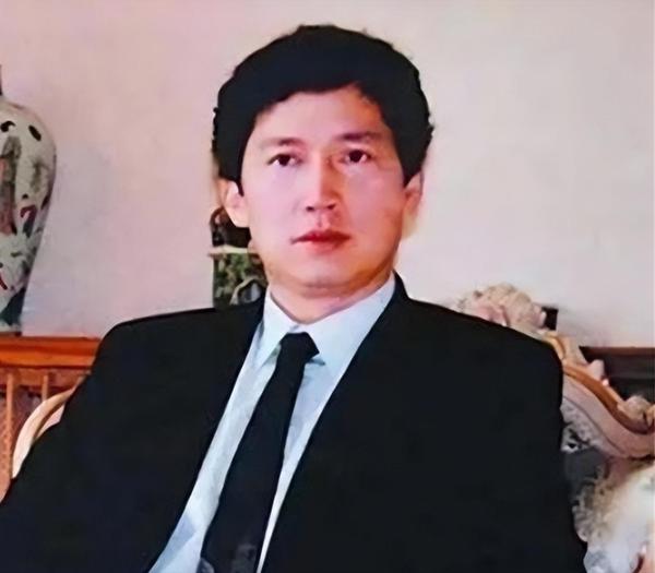 1989年，40岁李春平娶了78岁好莱坞影星，继承70亿遗产，后来女影星弥留之际