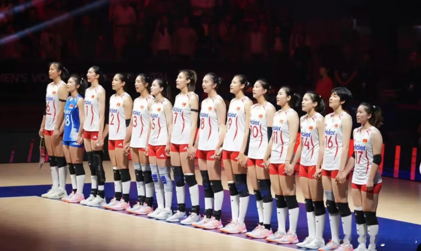 中国女排无缘直通洛杉矶根据国际排联公布的洛杉矶奥运会女排席位分配规则（共12个名