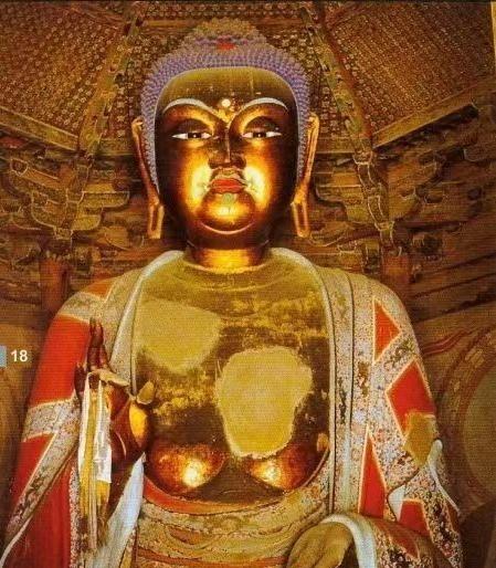 1974年，两名木匠在修缮应县木塔时，无意间发现二层的佛像背上有处暗门，他们激动