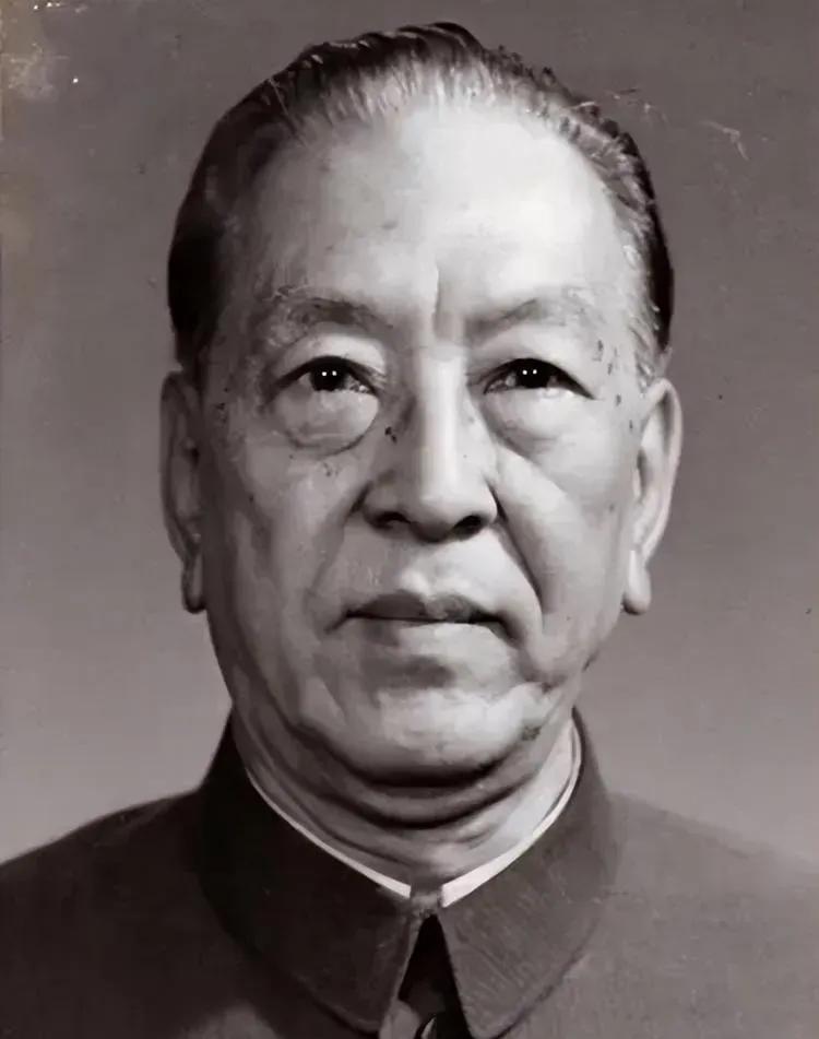 1936年，红红四方面军会师，许世友听说耿飚武艺高强，就想和他比试一番，耿飚却说