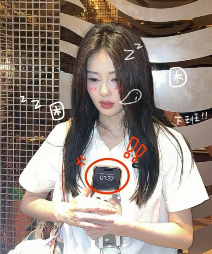 普通人可以共情明星的高强度工作吗？最近，演员白鹿工作室发布了其7月最忙碌的一