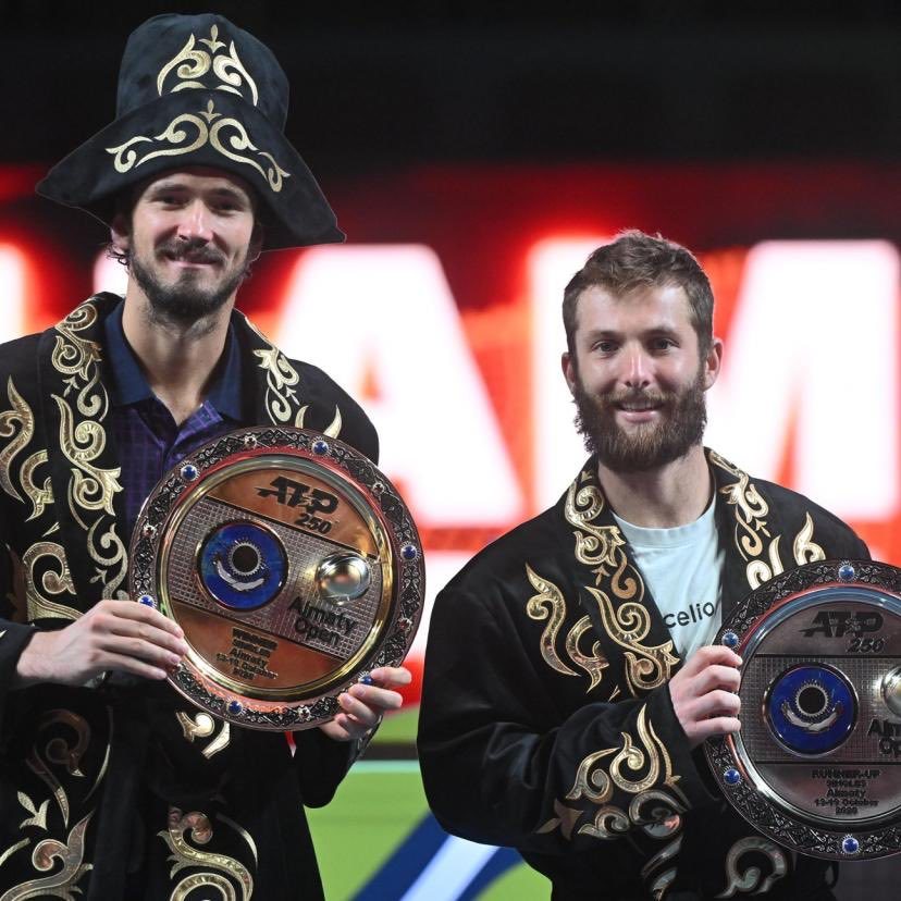ATP500维也纳，梅总6-4、6-7、6-2击败博尔热斯，次轮将再战穆泰，后者