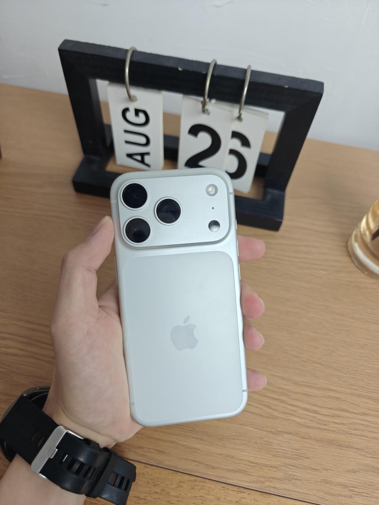 现在才买17Pro的赢麻了！iPhone17Pro只要7000多，便宜了快两千