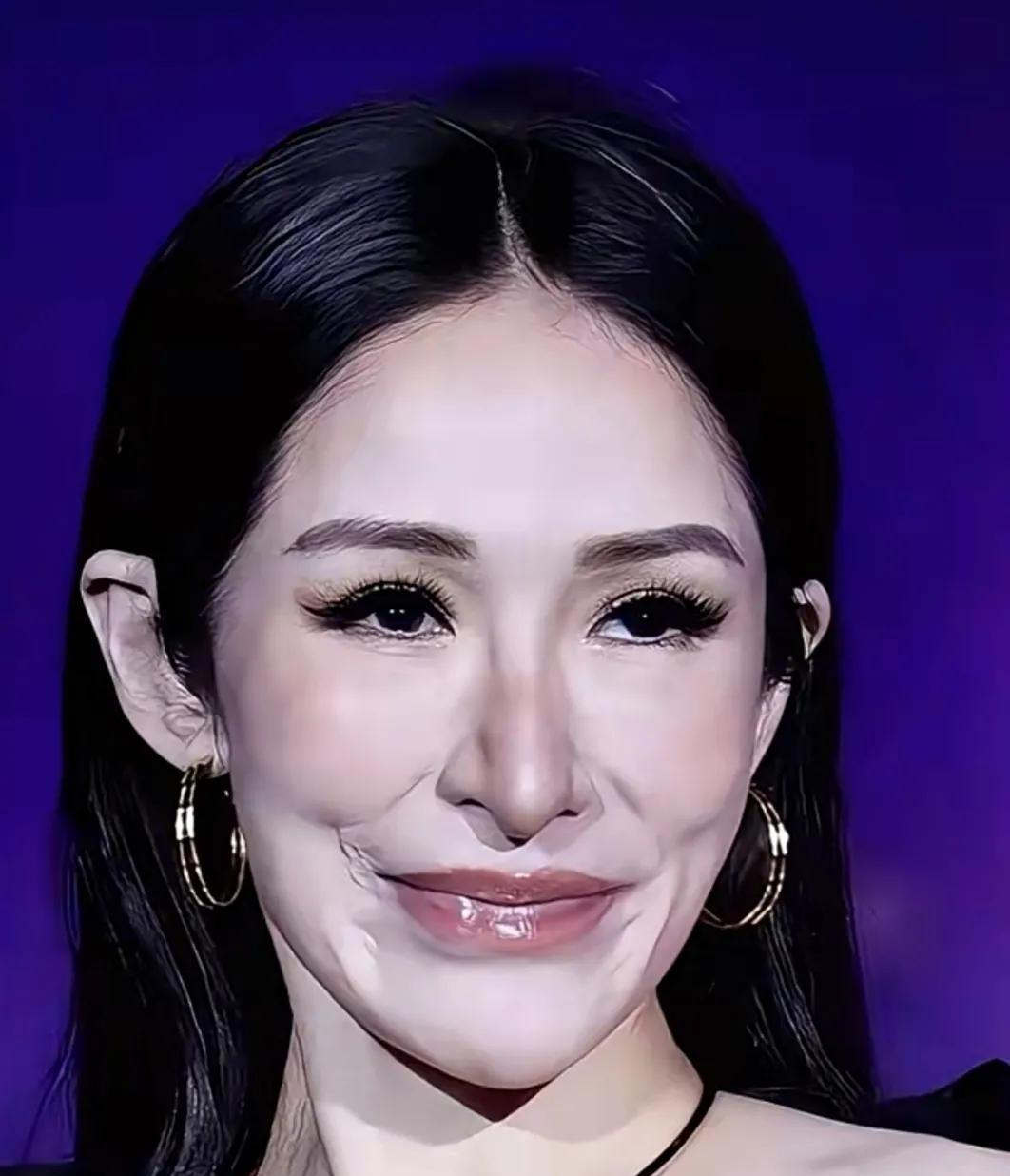 这状态太恐怖了真的是纵欲过度吗46岁萧亚轩瘦成纸片人，接受采访时状态好差，看