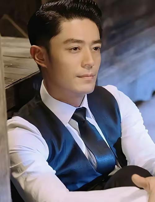 霍建华那句“一定是女孩”，藏着多少男人没说出口的柔软。鲁豫问他得知要当爸的