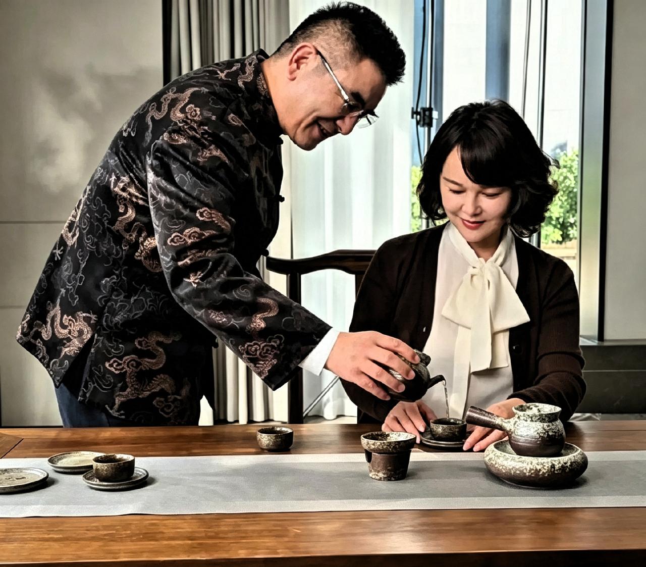 谁说夫妻只能同甘不能共苦？陈光标当年穷得叮当响，连工资都发不出。老婆愣是找个借口