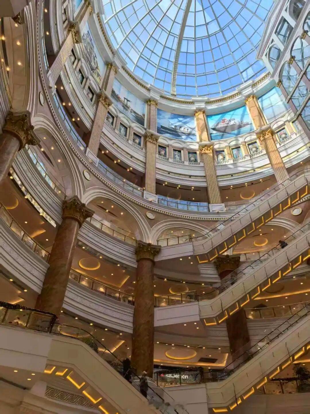 上海环球港上海环球港位于上海市普陀区中山北路3300号，是一家超大型综合购物中心