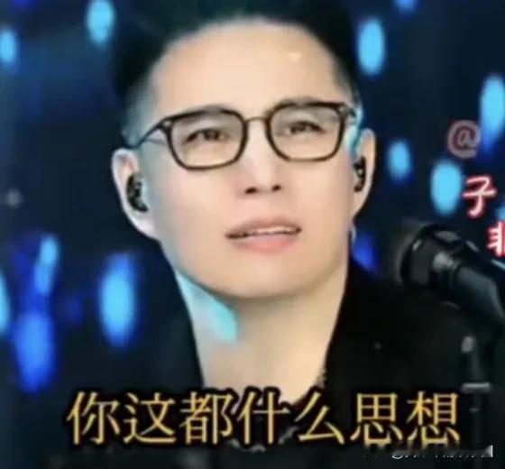 歌手石头有些狂躁面对网络上指责和师父李玉刚交恶之事，歌手石头大发雷霆，通过直