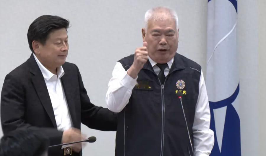 徐巧芯成棋子！亲美派发难，逼郑丽文同意8000亿军购，季麟连出手！种种迹象表