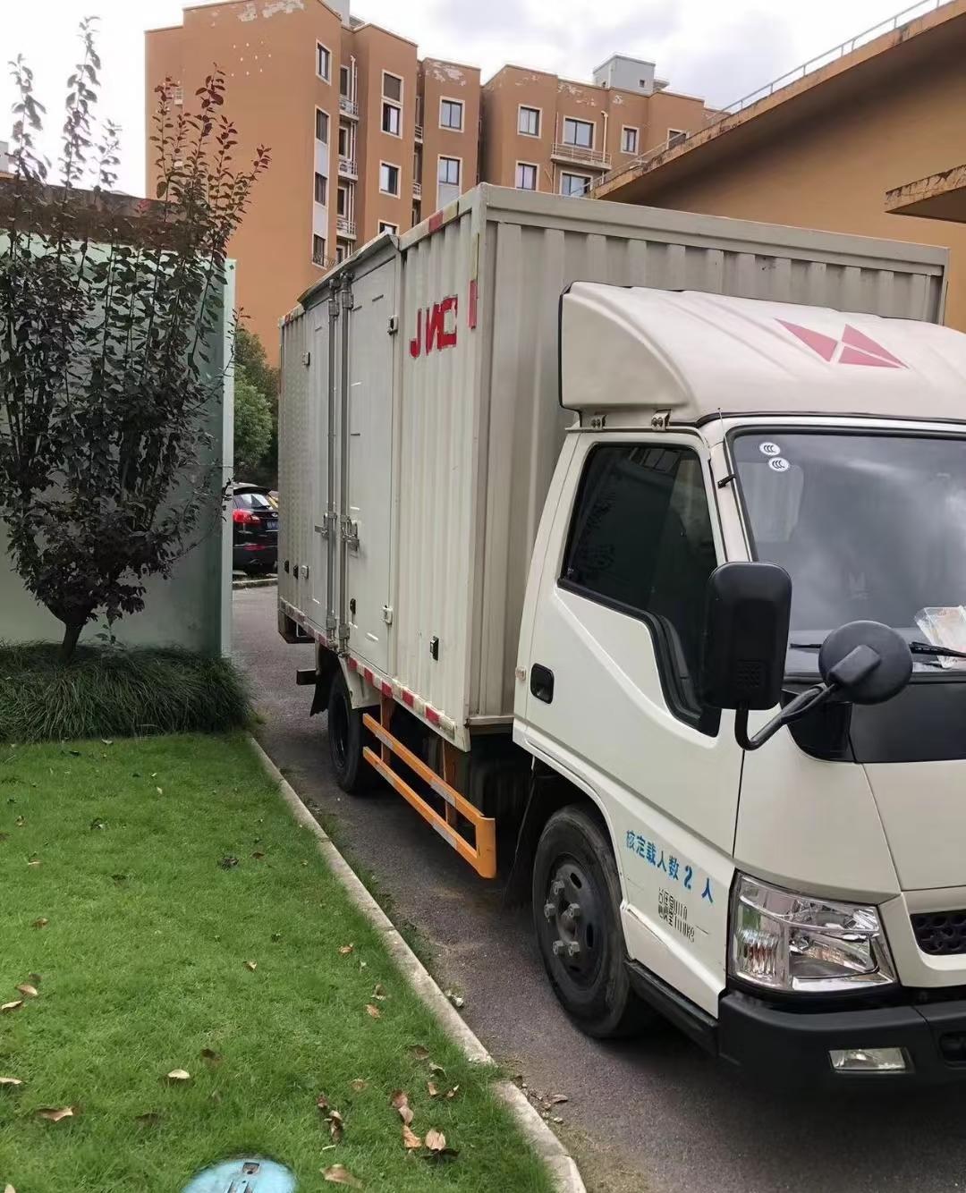 7000元一月招了一个货车司机，月休2天及每天12小时，给了这个货车司机这么好的