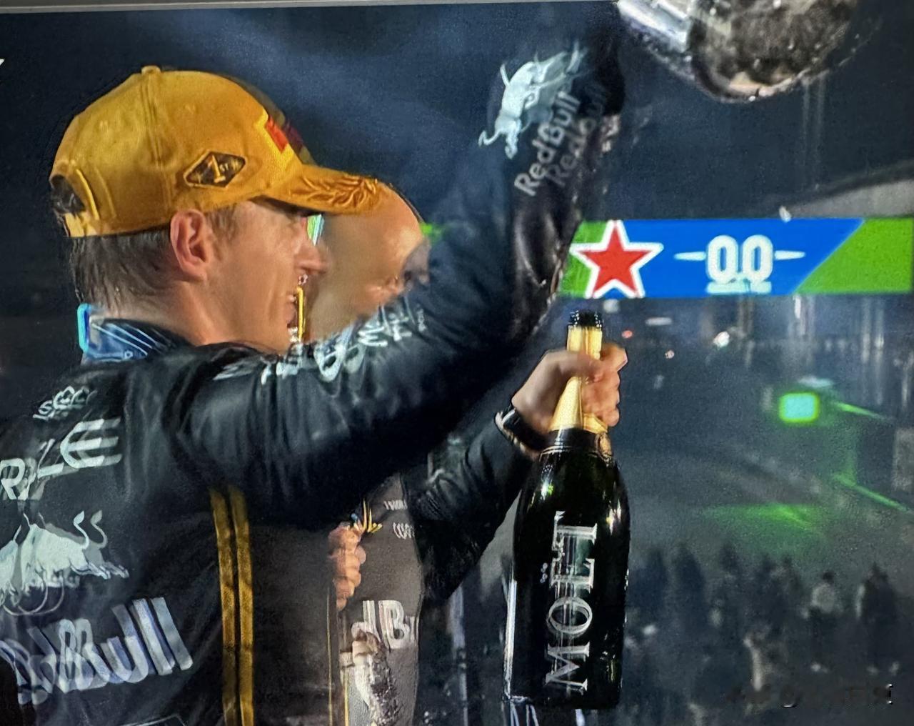 维斯塔潘今年不能夺得总冠军真的太可惜了……本赛季维斯塔潘夺得6个分站冠军诺里