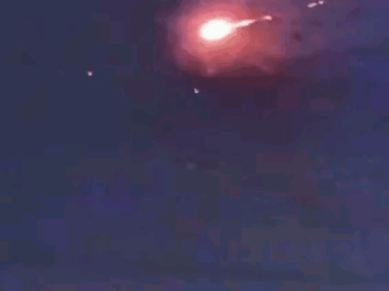 山东多地拍到的这个不明飞行物？到底是个啥？晚上流传的视频很多，从不同地点、不