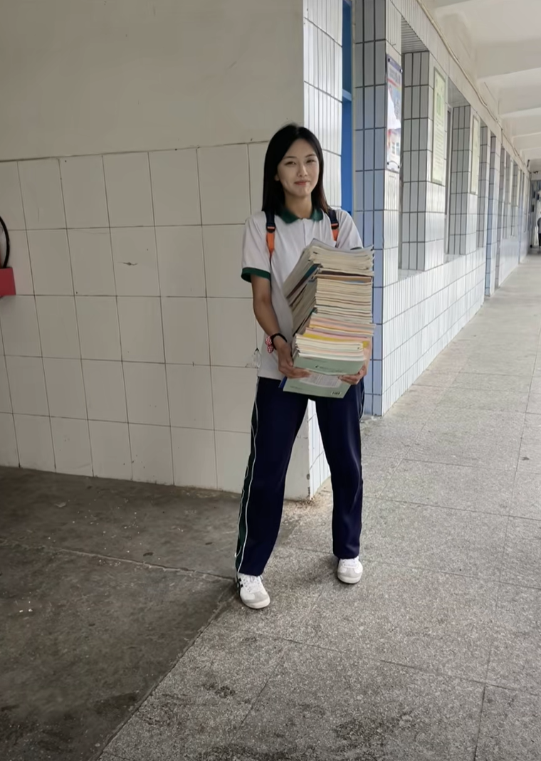 给我出来，谁说女生力气小的