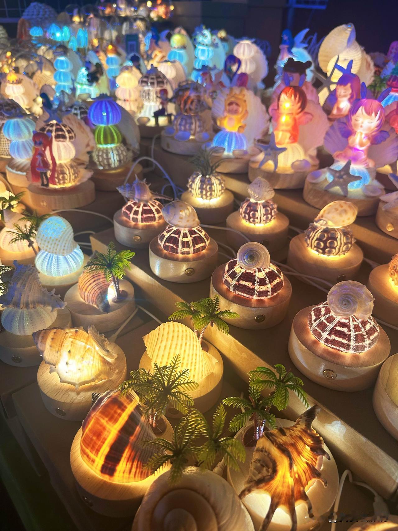 三亚第一夜市来三亚旅游，一定要逛老牌第一夜市🌃白天是市井菜场，晚上变身烟火