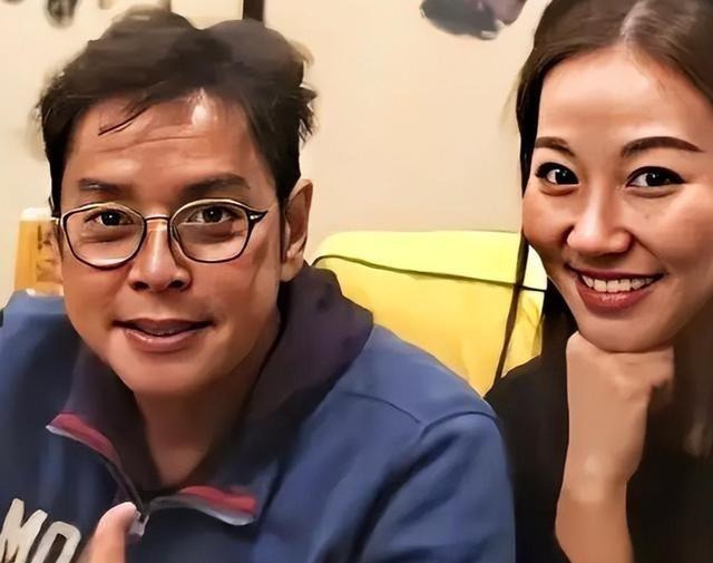 1996年，谭咏麟对妻子杨洁薇说：“家里10亿财产都归你，我得让儿子认祖归宗。”