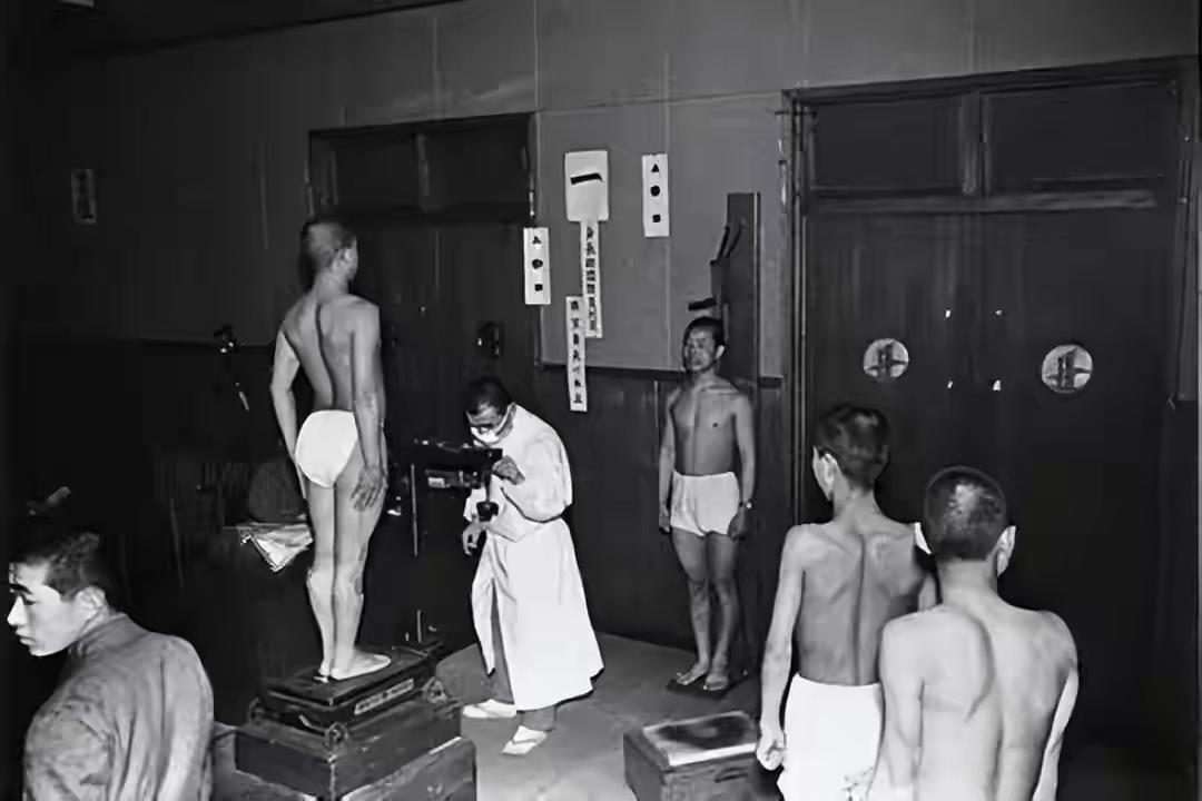 也就只有日本干得出来！不但给美国男士兵组织慰安妇，还给美国女伍长挑选面首。慰