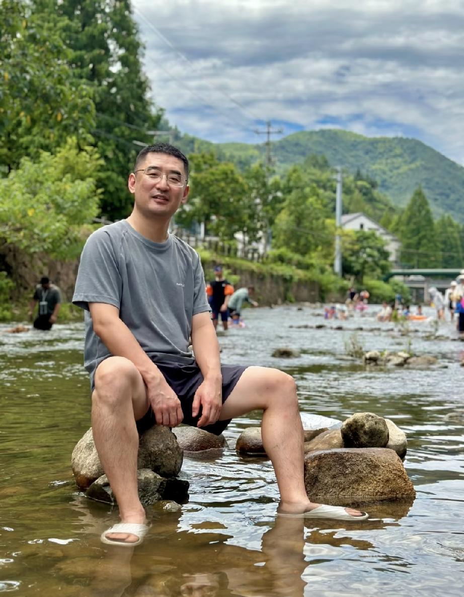 老公说，他一个同事，男的，48岁了，他说他突然找到了真爱，义无反顾的跟自己老婆离