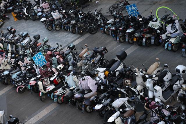 12月1日新国标落地，不止外卖员，普通人也被“限速”了？12月1日，电动自行